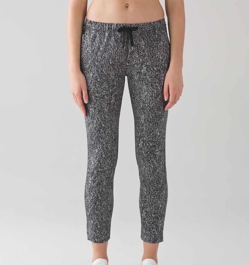 LULULEMON Jet Crop Pant Power Luxtreme Suited Jacquard Black White 4
